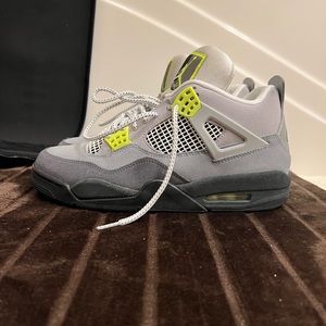 Jordan 4 Retro SE Neon